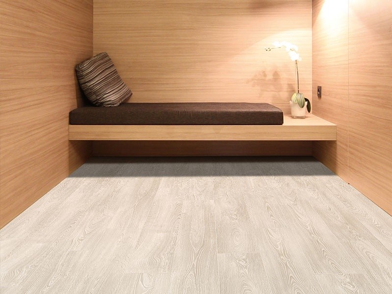 Flat 8-705